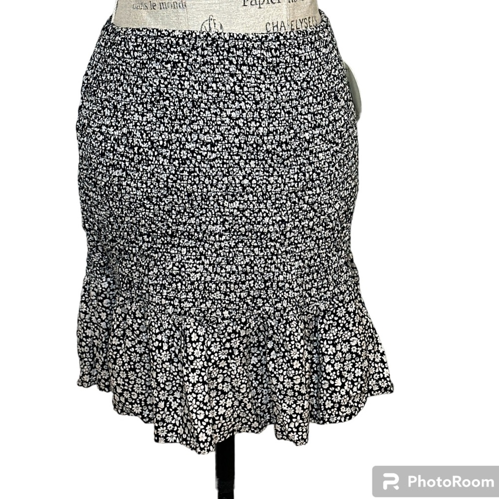 Japna black and white floral smocked skirt size large